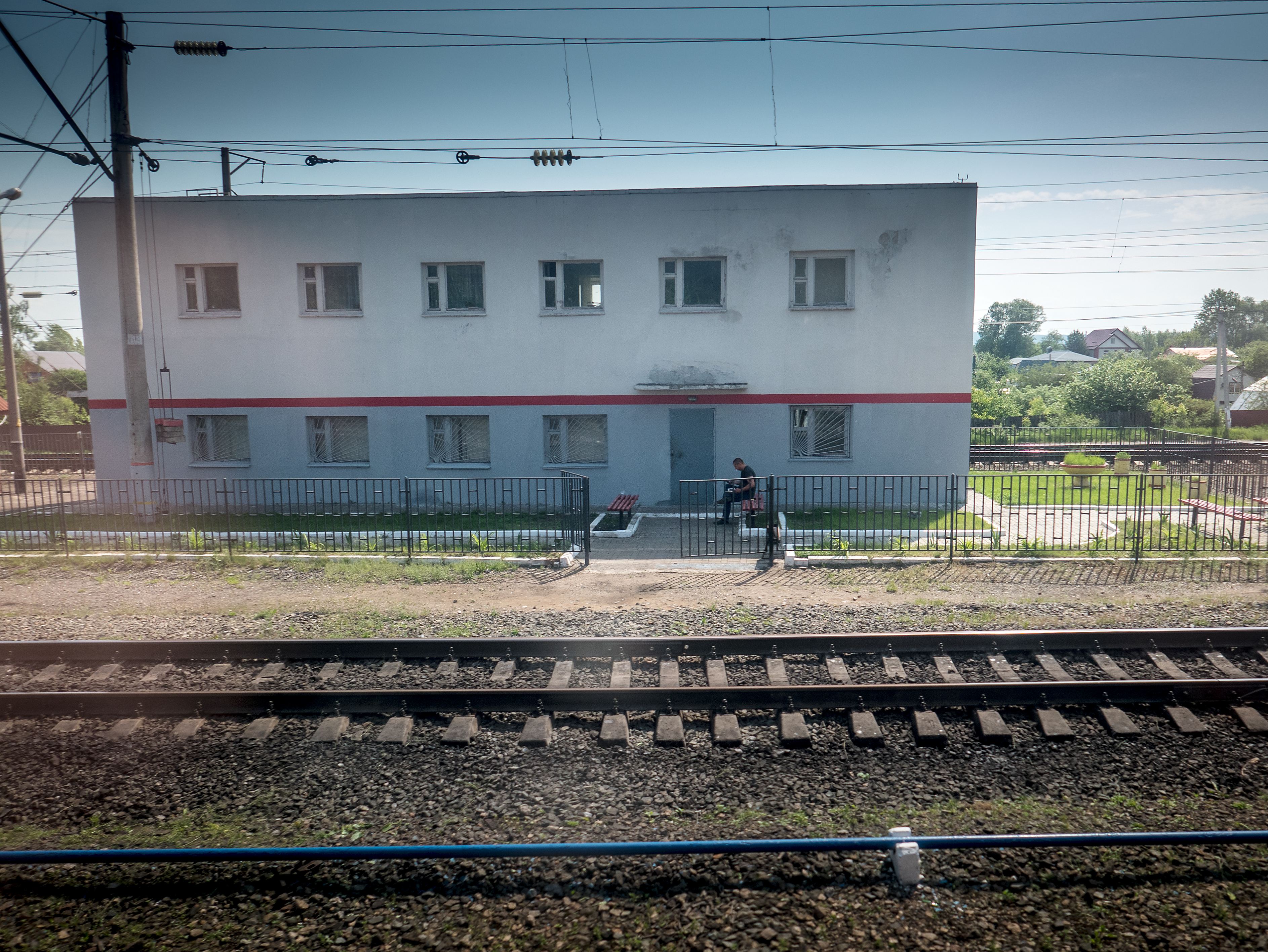 Ostranenie #004 - Out of the Box.