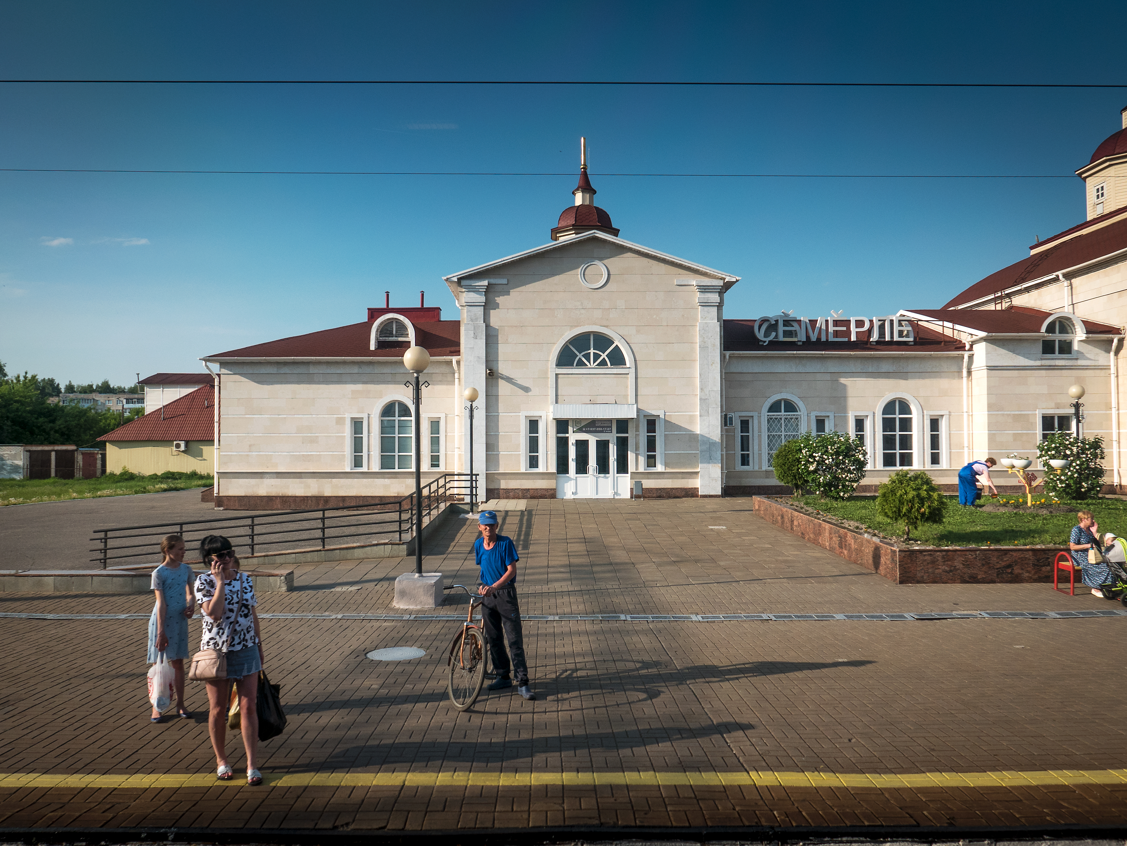 Ostranenie #008 - Too Far To Cycle.