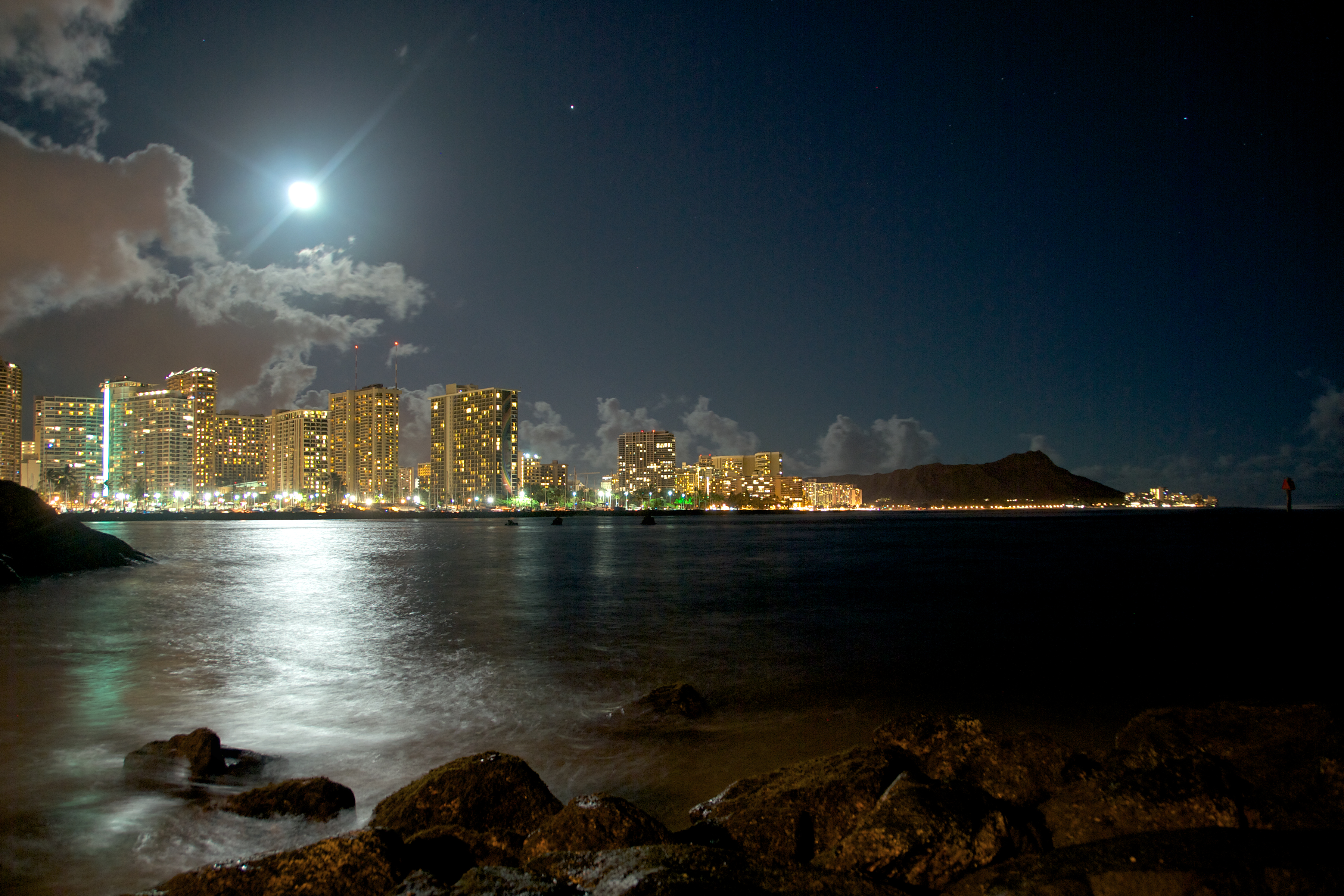 Full Moon Over Waikiki